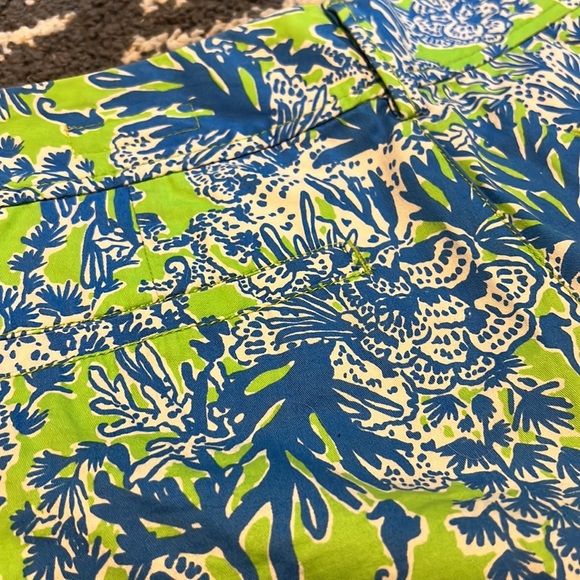 Lilly Pulitzer Walsh short size 10 - Picture 6 of 6